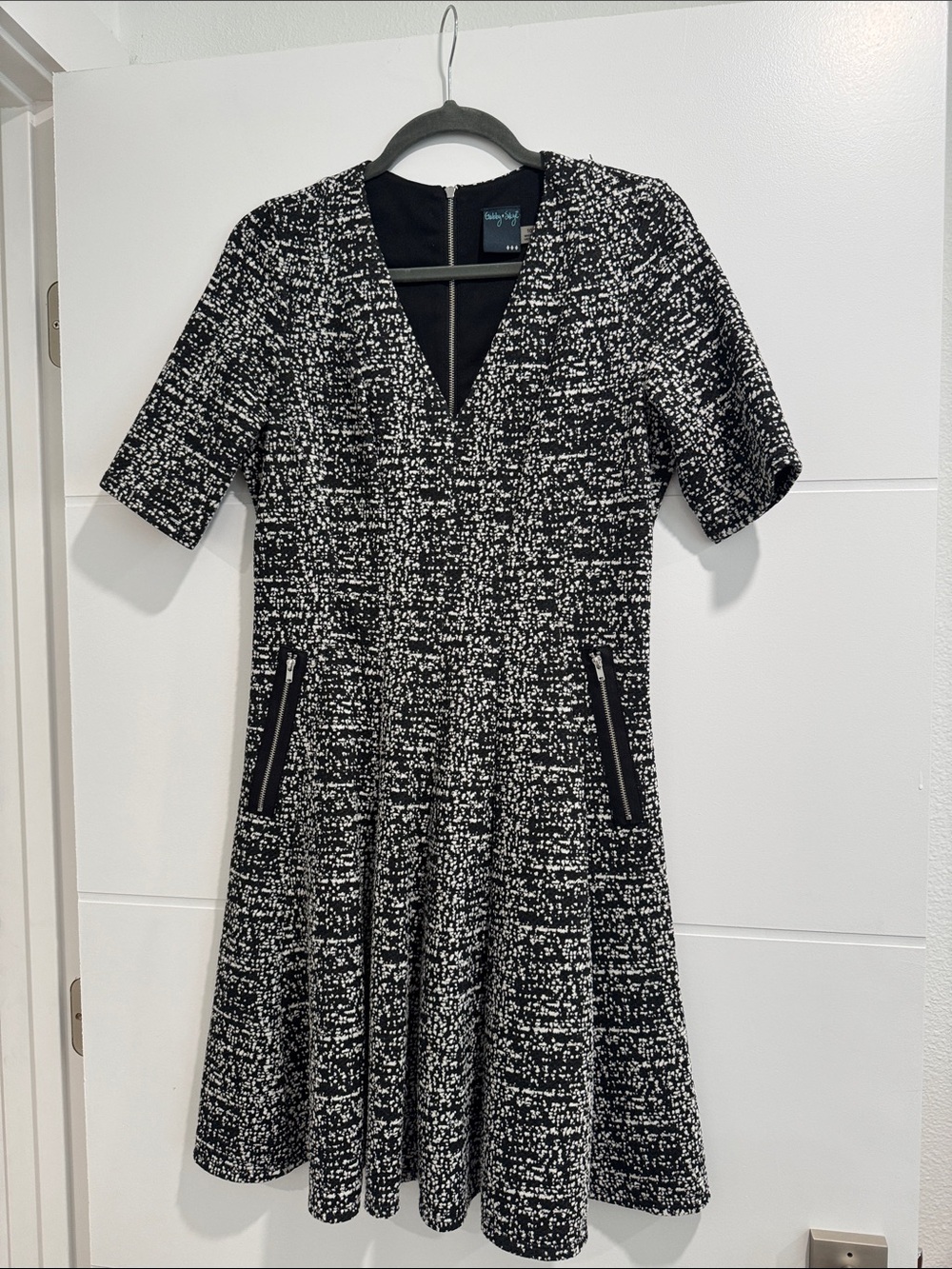 Gabby Skye Black and White knit Textured V-Neck Fit-and-Flare Petite Dress